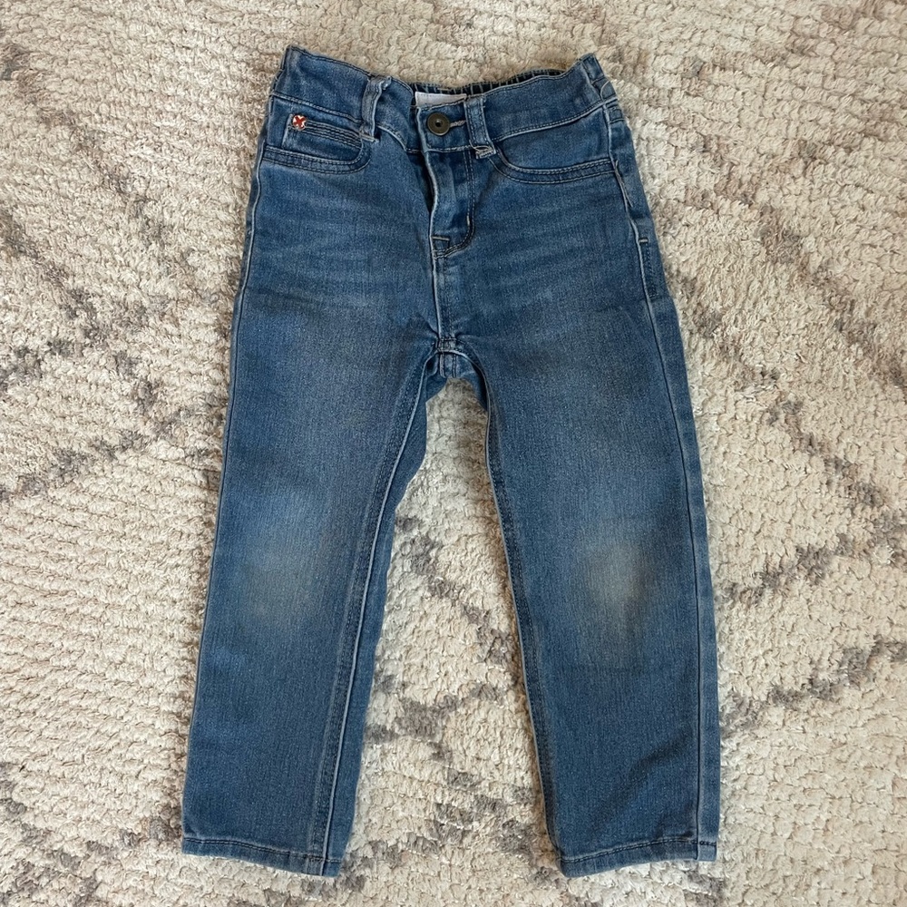 Hudson toddler jeans 3T - fits a 2T. They run small.
